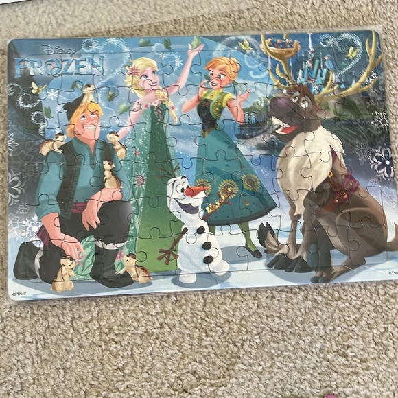 4 Disney Puzzle sets Minnie + Bonus Minnie Ears Party decorations! - Picture 8 of 12